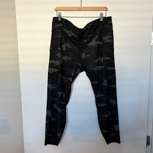 Athleta Contender Camouflage 7/8 Tight